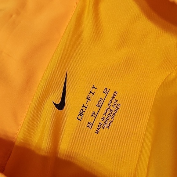 Nike Women's Orange Shorts Size XS NWT - Picture 5 of 8